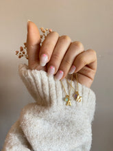 Cargar imagen en el visor de la galería, Colgante Mia Letra y piedra SMALL