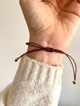 Load image into Gallery viewer, Pulsera Perlas Letra ajustable