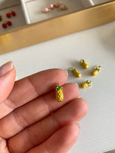 Cargar imagen en el visor de la galería, Variedad de Charms