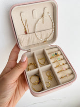 Cargar imagen en el visor de la galería, Joyero Omamori de viaje