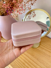 Cargar imagen en el visor de la galería, Joyero Omamori de viaje