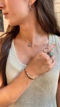 Load image into Gallery viewer, Colgante Flor calcedonia verde agua Omamori Joyas