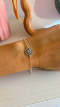 Cargar imagen en el visor de la galería, Pulsera Flor calcedonia verde agua Omamori Joyas