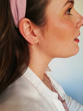Load image into Gallery viewer, Pendientes Anni diferentes piedras Omamori Joyas