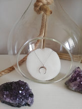 Cargar imagen en el visor de la galería, Colgante Luna Creciente Omamori Joyas