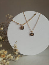 Charger l'image dans la galerie, Colgante con Inicial baño de oro