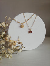 Charger l'image dans la galerie, Colgante con Inicial baño de oro