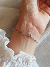 Laden Sie das Bild in den Galerie-Viewer, Pulsera Love Inicial
