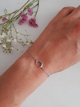 Cargar imagen en el visor de la galería, Pulsera Luna Creciente Omamori Joyas