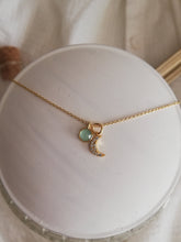 Laden Sie das Bild in den Galerie-Viewer, Luna y Calcedonia Omamori Joyas