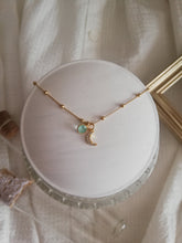 Laden Sie das Bild in den Galerie-Viewer, Luna y Calcedonia Omamori Joyas