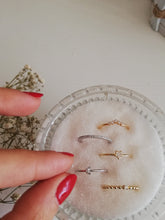 Load image into Gallery viewer, Anillo Mini Luna Omamori Joyas