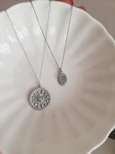 Load image into Gallery viewer, Medalla Luna llena Omamori Joyas