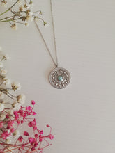 Load image into Gallery viewer, Medalla Luna llena Omamori Joyas
