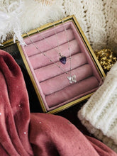 Cargar imagen en el visor de la galería, Colgante Mariposa Omamori Joyas