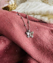 Cargar imagen en el visor de la galería, Colgante Mariposa Omamori Joyas