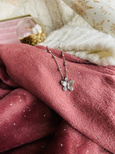 Cargar imagen en el visor de la galería, Colgante Mariposa Omamori Joyas