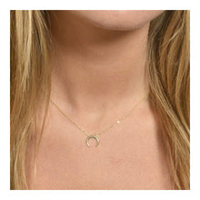 Laden Sie das Bild in den Galerie-Viewer, Colgante Little Moon Omamori Joyas