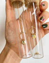 Cargar imagen en el visor de la galería, Colgante Anni + Probeta decorada Omamori Joyas