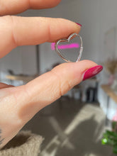 Laden Sie das Bild in den Galerie-Viewer, Aro LOVE corazón Omamori Joyas