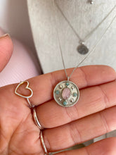 Load image into Gallery viewer, Colgante Calcedonia rosa y amazonitas Omamori Joyas