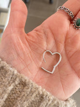 Laden Sie das Bild in den Galerie-Viewer, Aro LOVE corazón Omamori Joyas