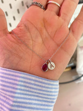 Cargar imagen en el visor de la galería, Colgante Piedra + Inicial