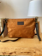 Cargar imagen en el visor de la galería, Bolso Medium Ante ( colores ) Omamori Joyas