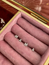 Cargar imagen en el visor de la galería, Mini pendientes inicial ( una unidad) Omamori Joyas