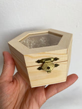 Cargar imagen en el visor de la galería, Porta alianzas Flor bloom Omamori Joyas
