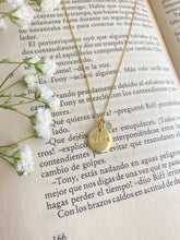 Cargar imagen en el visor de la galería, Colgante Mamá + piedra Omamori Joyas