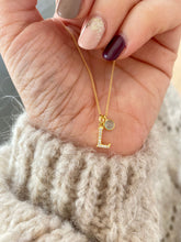 Laden Sie das Bild in den Galerie-Viewer, Tu Letra + Mineral Omamori Joyas