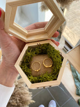 Load image into Gallery viewer, Porta alianzas rústico Omamori Joyas