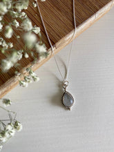Cargar imagen en el visor de la galería, Colgante Lágrima ( elige tu piedra) Omamori Joyas