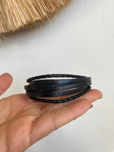 Laden Sie das Bild in den Galerie-Viewer, Pulsera SIX Hombre Omamori Joyas
