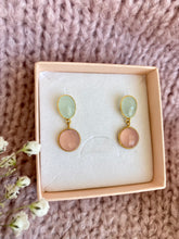 Cargar imagen en el visor de la galería, Pendientes Olivia calcedonia