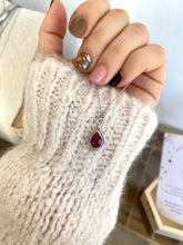 Cargar imagen en el visor de la galería, Colgante Lágrima ( elige tu piedra) Omamori Joyas