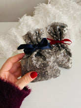 Charger l'image dans la galerie, Bolsita Lentejuelas Omamori Joyas