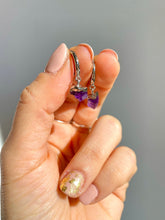 Cargar imagen en el visor de la galería, Aros con amatista en bruto Omamori Joyas