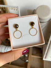 Load image into Gallery viewer, Pendientes Anni diferentes piedras Omamori Joyas
