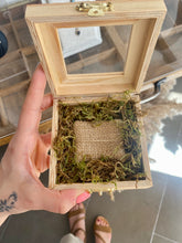 Cargar imagen en el visor de la galería, Porta alianzas rústico