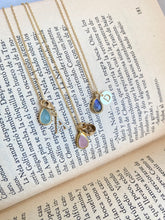 Cargar imagen en el visor de la galería, Colgante Piedra + Inicial