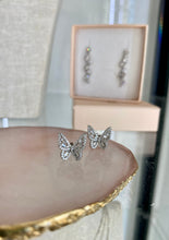 Cargar imagen en el visor de la galería, Pendientes Mariposas Antiguas Omamori Joyas