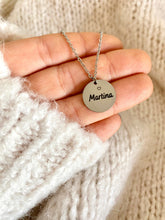 Cargar imagen en el visor de la galería, Colgante Medalla Personalizada Omamori Joyas
