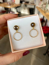 Load image into Gallery viewer, Pendientes Anni diferentes piedras Omamori Joyas