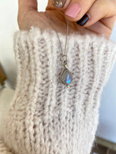 Cargar imagen en el visor de la galería, Colgante Lágrima ( elige tu piedra) Omamori Joyas