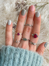 Cargar imagen en el visor de la galería, Anillo Mini Corazón Omamori Joyas