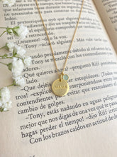 Cargar imagen en el visor de la galería, Colgante Mamá + piedra Omamori Joyas