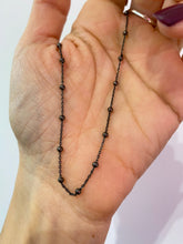 Laden Sie das Bild in den Galerie-Viewer, Cadena Bolitas: diferentes colores Omamori Joyas