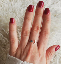 Laden Sie das Bild in den Galerie-Viewer, Anillo Luna y Turquesa sintética Omamori Joyas